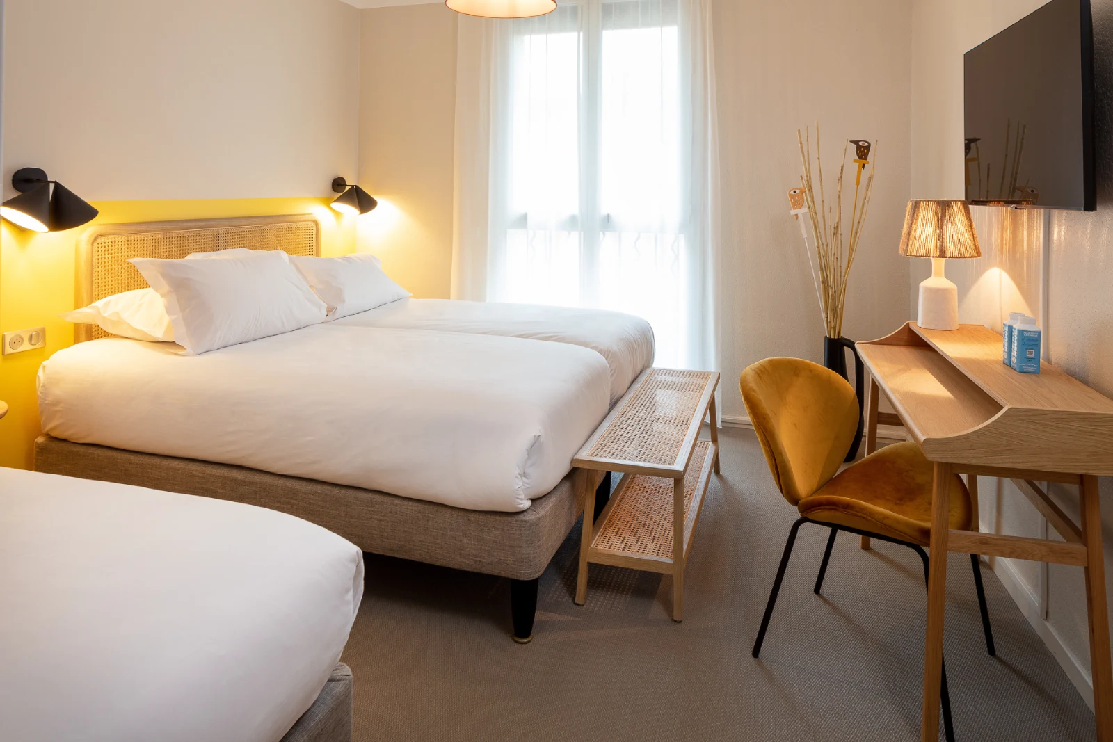 Aix en provence escaletto hotel aix en provence triple banner room